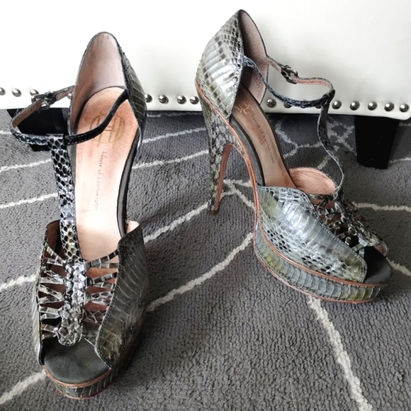 Embossed Green Snake Python Print T Strap Platform Heels by House of Harlow - Picture 1 of 15